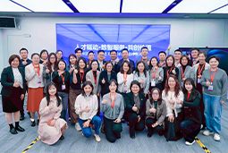 走进标杆现场，共探AI转型——K8官网国际携手企业高管参访埃森哲智能运营中心